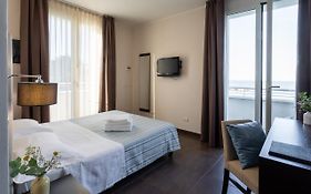 Gimmi Hotel